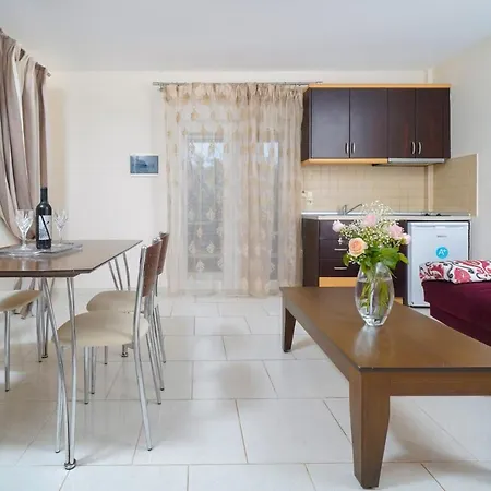 Ilias Aparthotel *
