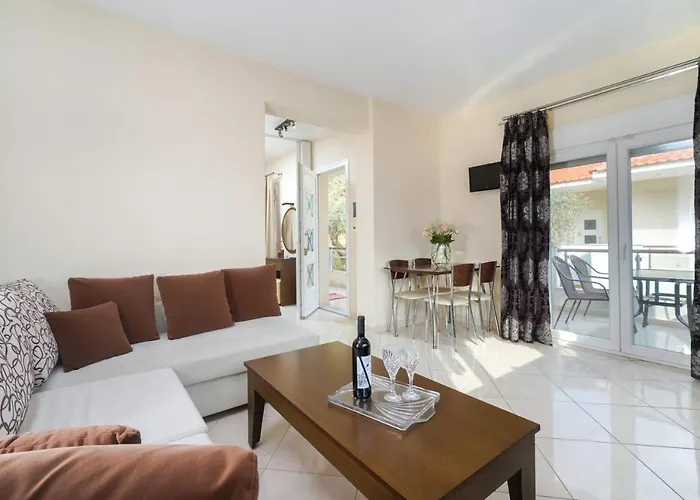 Ilias Aparthotel