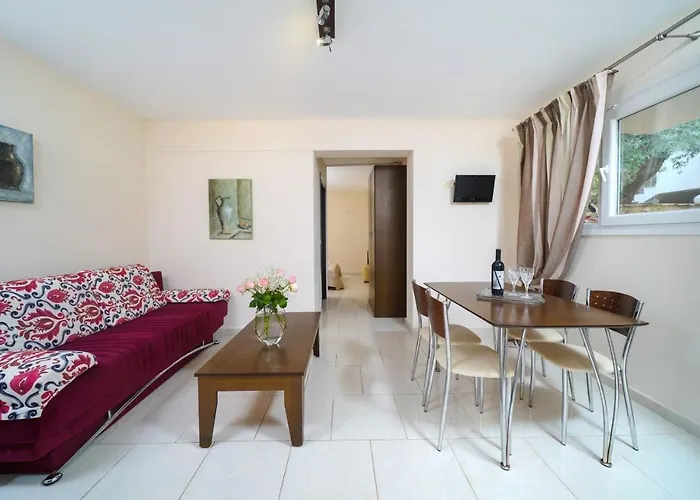 Ilias Apart-hotel